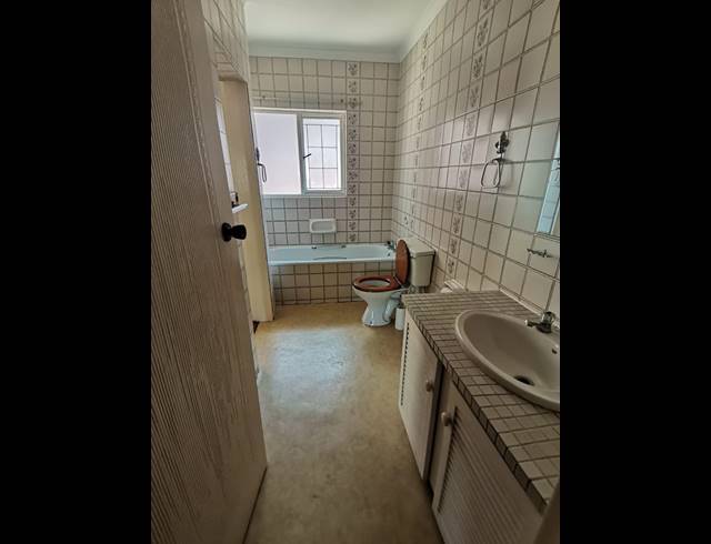 2 BEDROOM DUPLEX RENTED IN ESSENWOOD